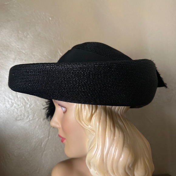 OUTSTANDING 1940s\' WIDE BRIM BLACK STRAW HAT WITH LARGE OSTRICH FEATHER